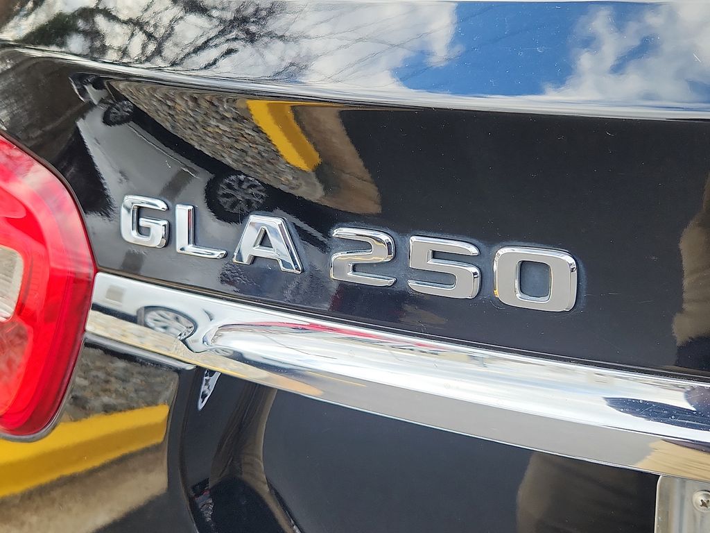 Thumbnail: 2018 Mercedes-Benz GLA - 30