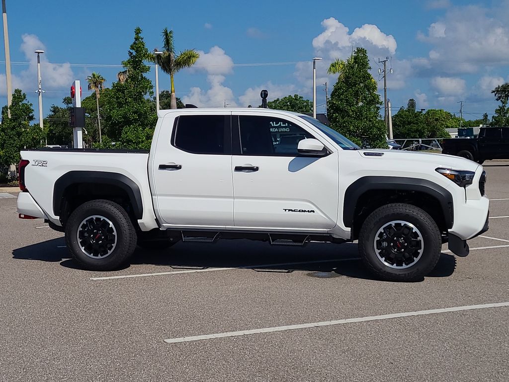 2025 Toyota Tacoma TRD Off-Road Double Cab photo 3