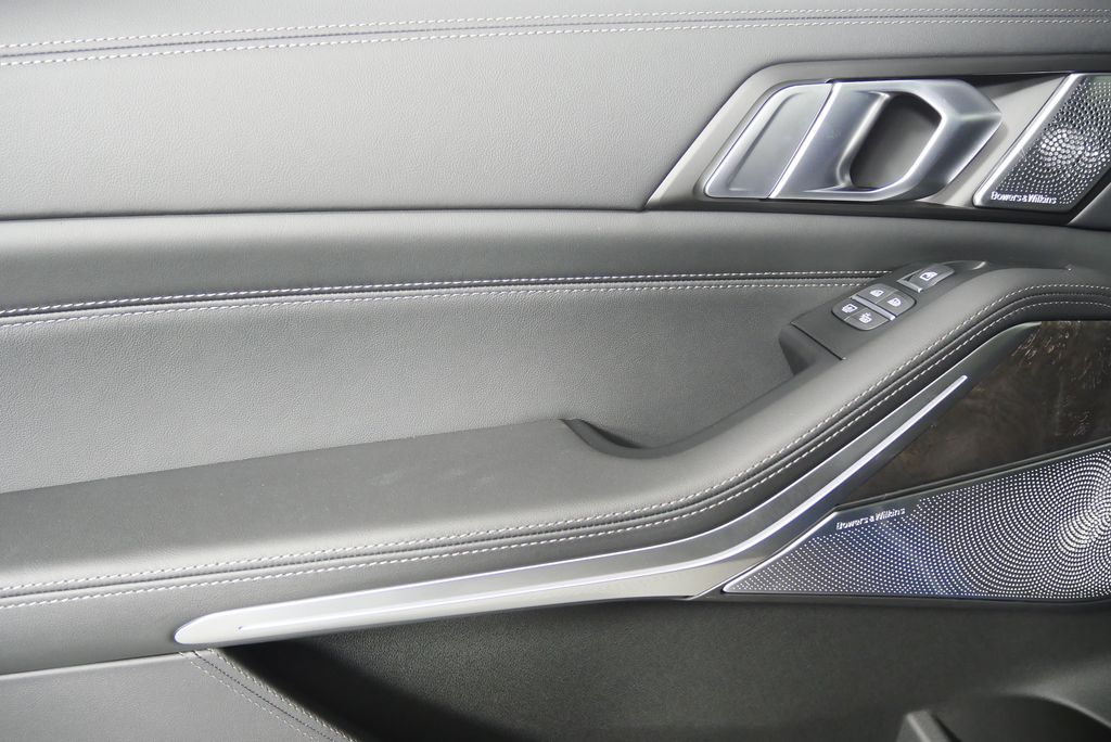 Thumbnail: 2026 BMW X7 - 14