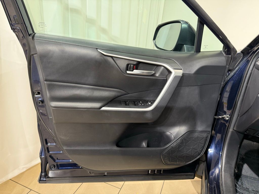 Thumbnail: 2019 Toyota RAV4 - 15