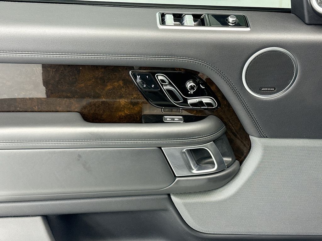 Thumbnail: 2022 Land Rover Range Rover - 22
