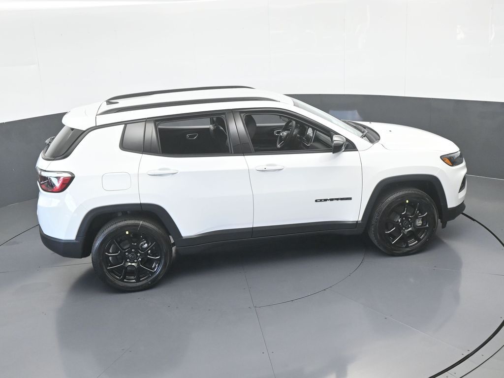 New 2026 bright white clearcoat Jeep Latitude image 45