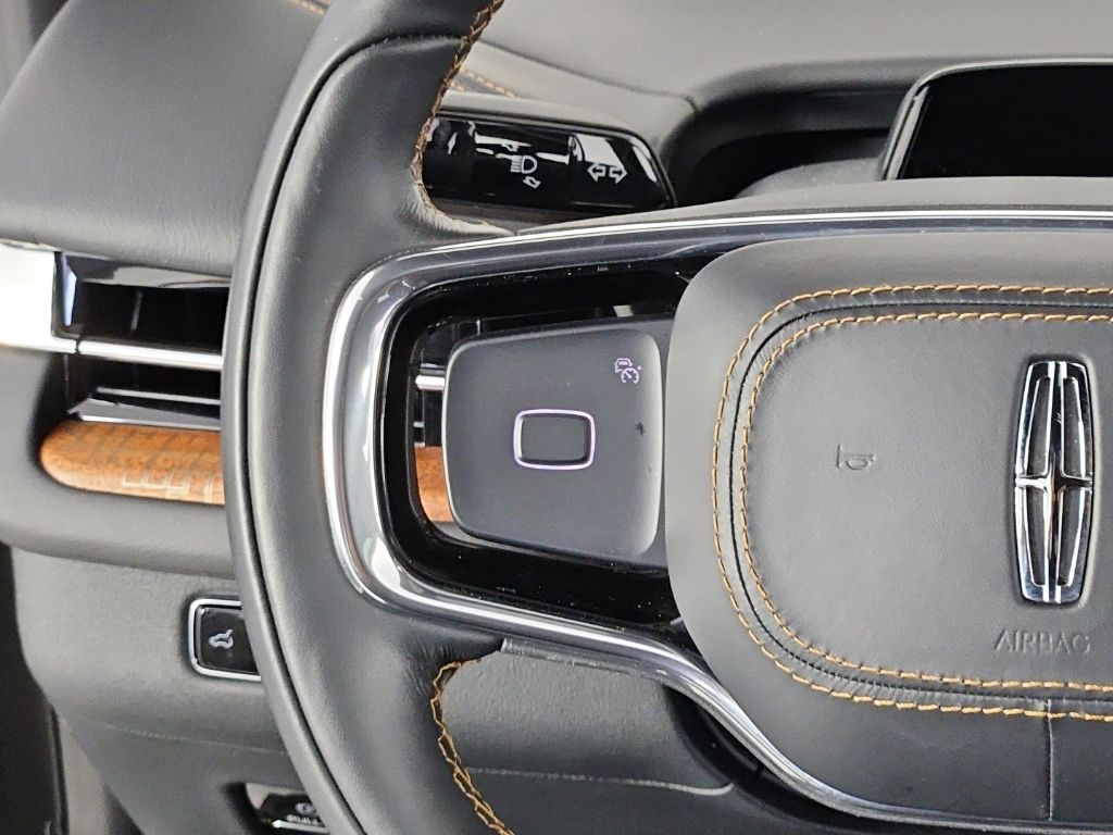 Thumbnail: 2025 Lincoln Navigator - 31