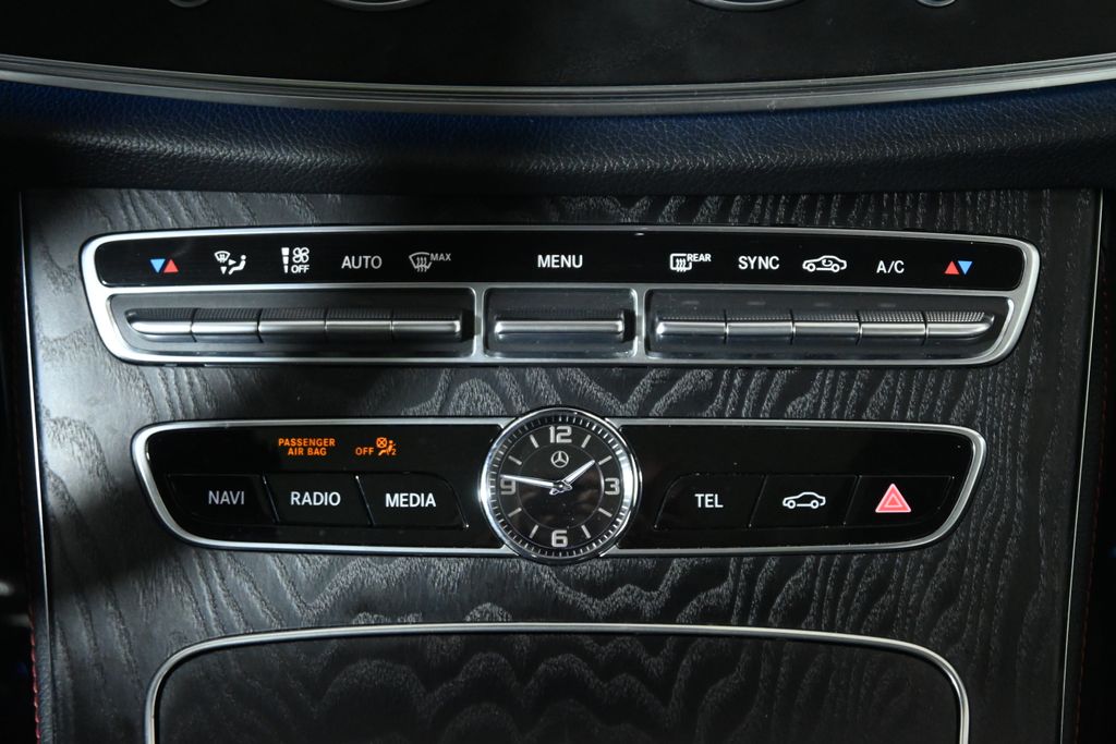 Thumbnail: 2020 Mercedes-Benz E-Class - 22