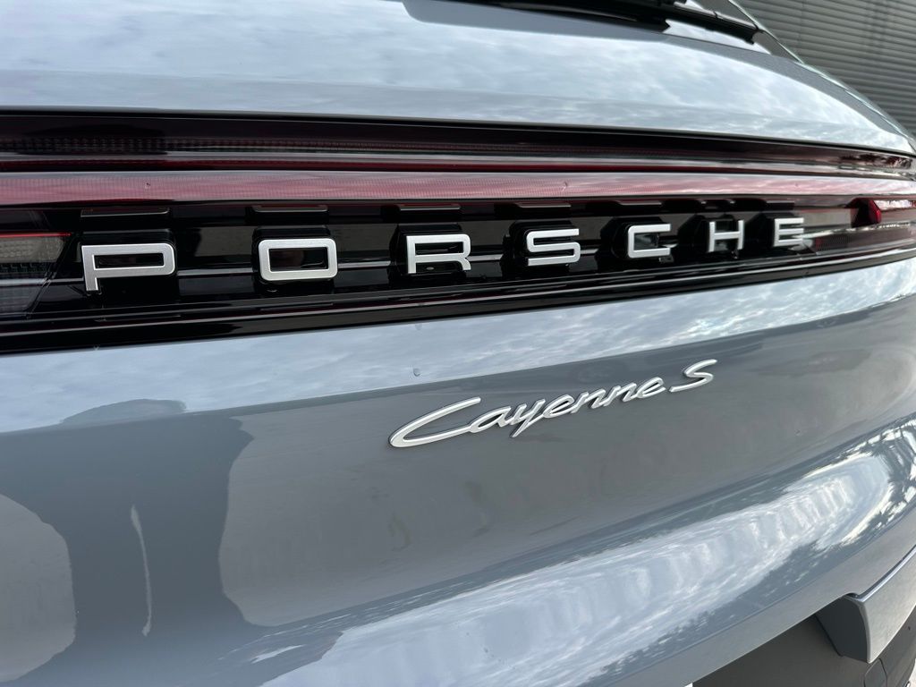 Thumbnail: 2026 Porsche Cayenne - 13