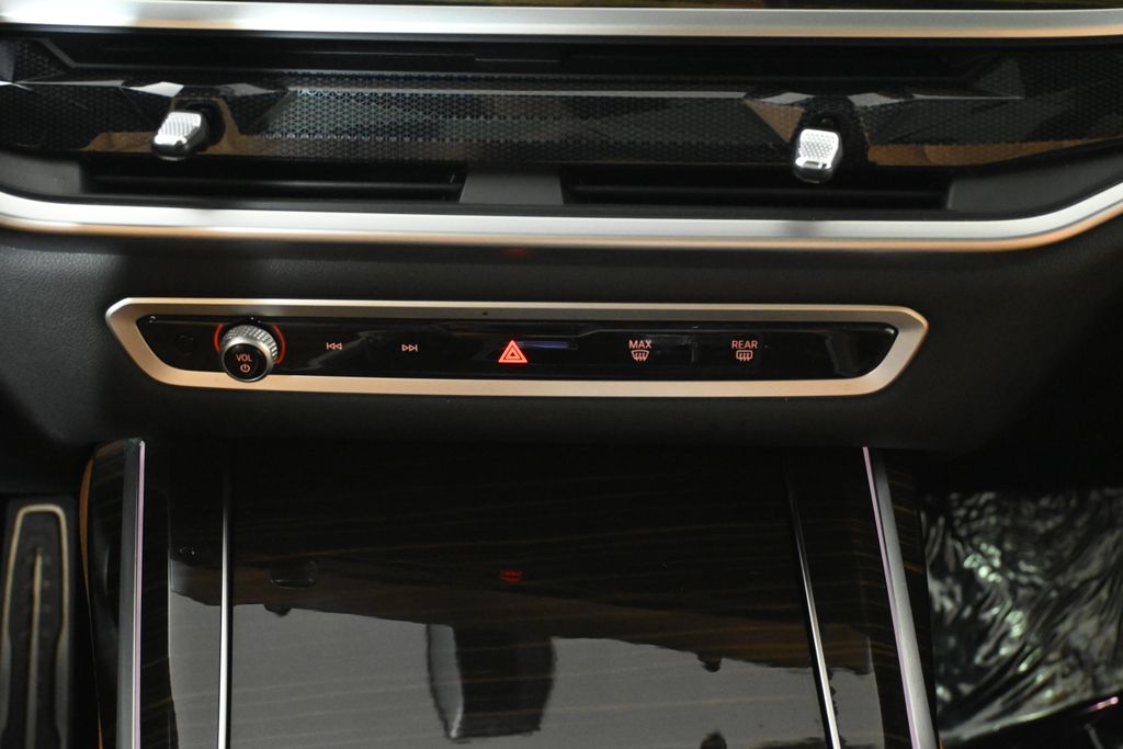 Thumbnail: 2023 BMW X7 - 24