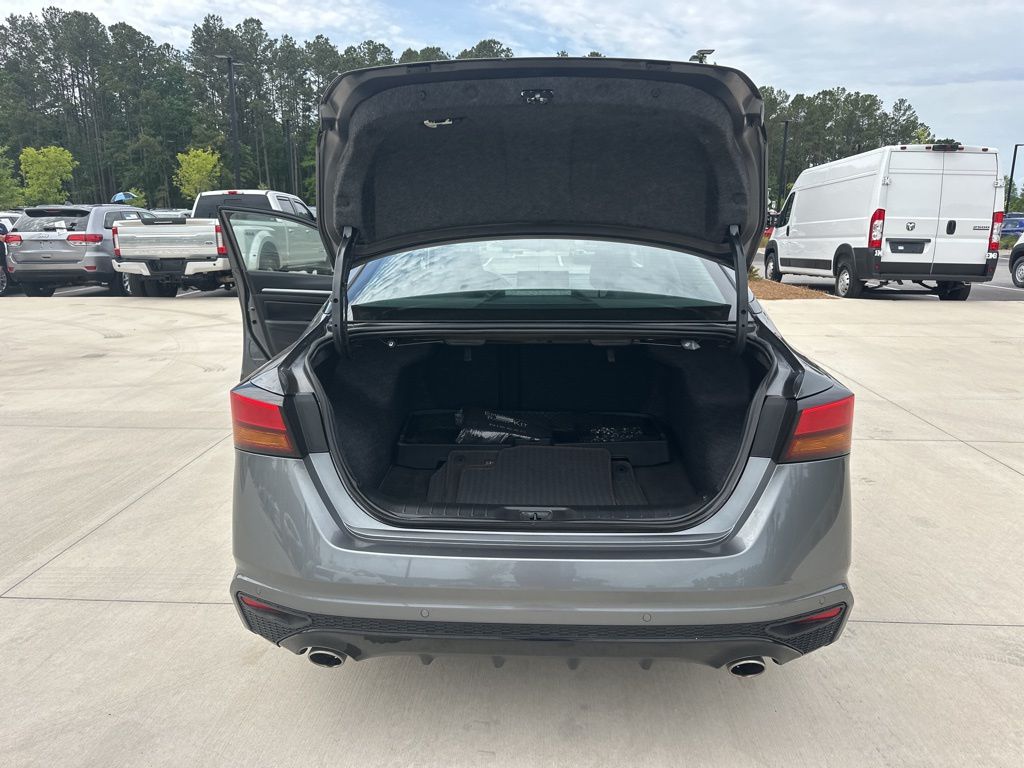 2024 Gun Metallic Nissan Altima 2.5 SR FWD Sedan