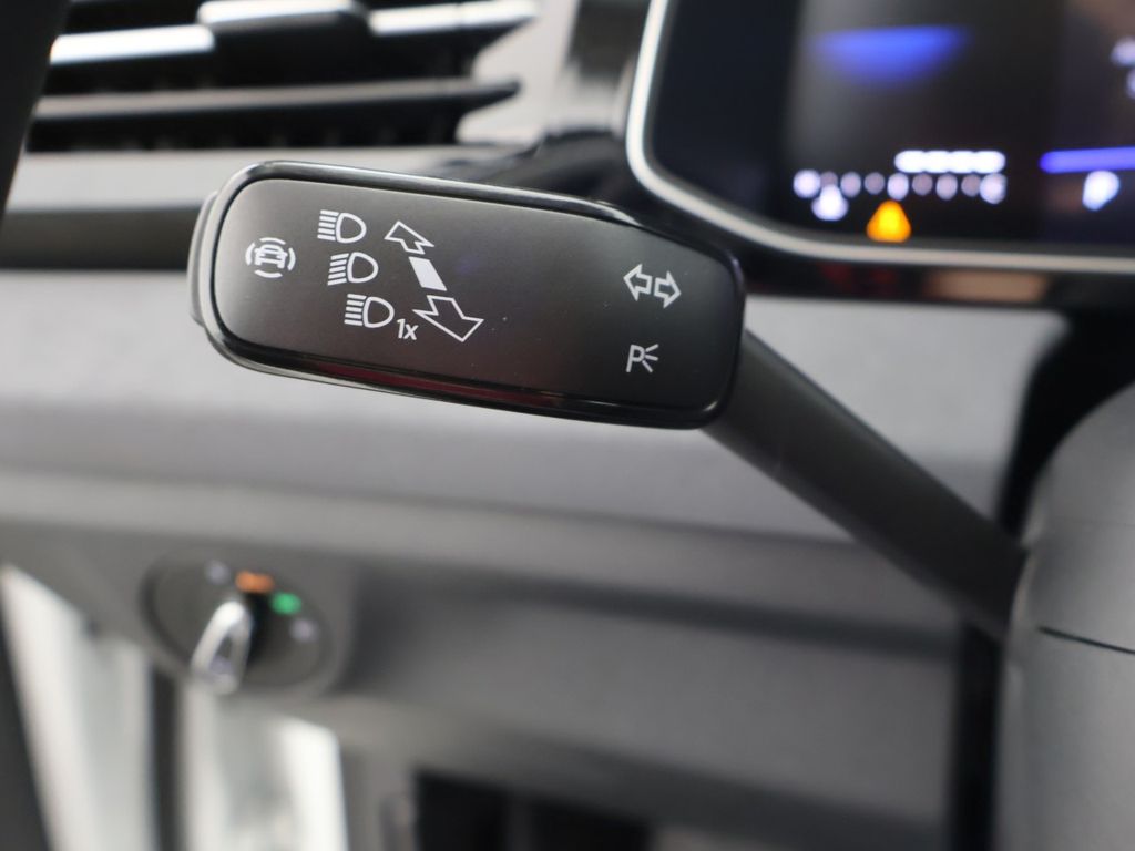 2025 Volkswagen Jetta SE - Photo 25