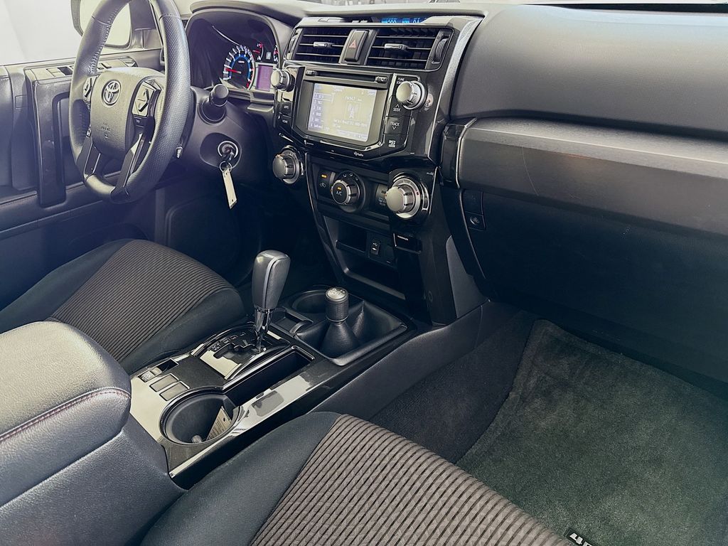 Thumbnail: 2014 Toyota 4Runner - 27