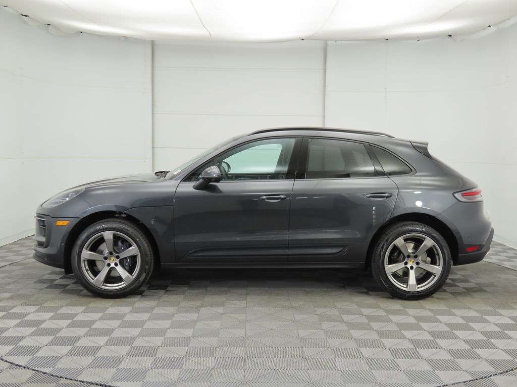 Thumbnail: 2025 Porsche Macan - 2