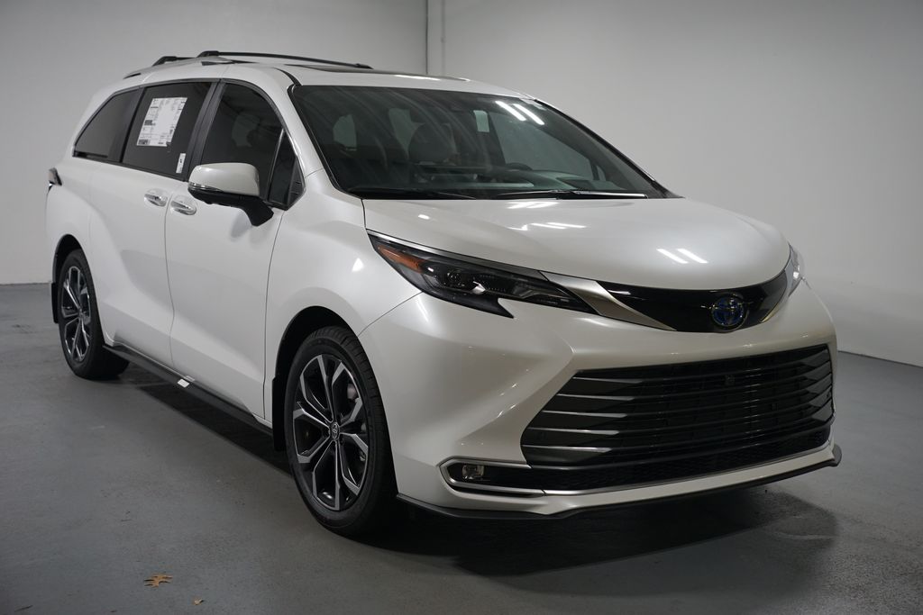 Thumbnail: 2025 Toyota Sienna - 3