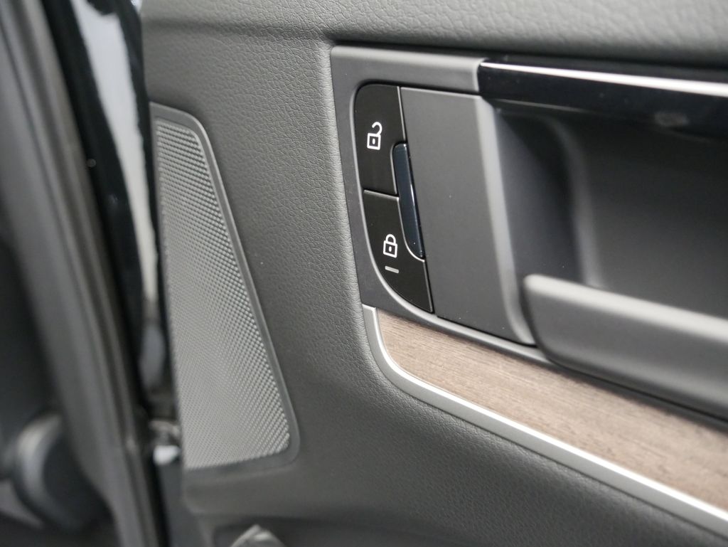 Thumbnail: 2026 Porsche Cayenne - 31