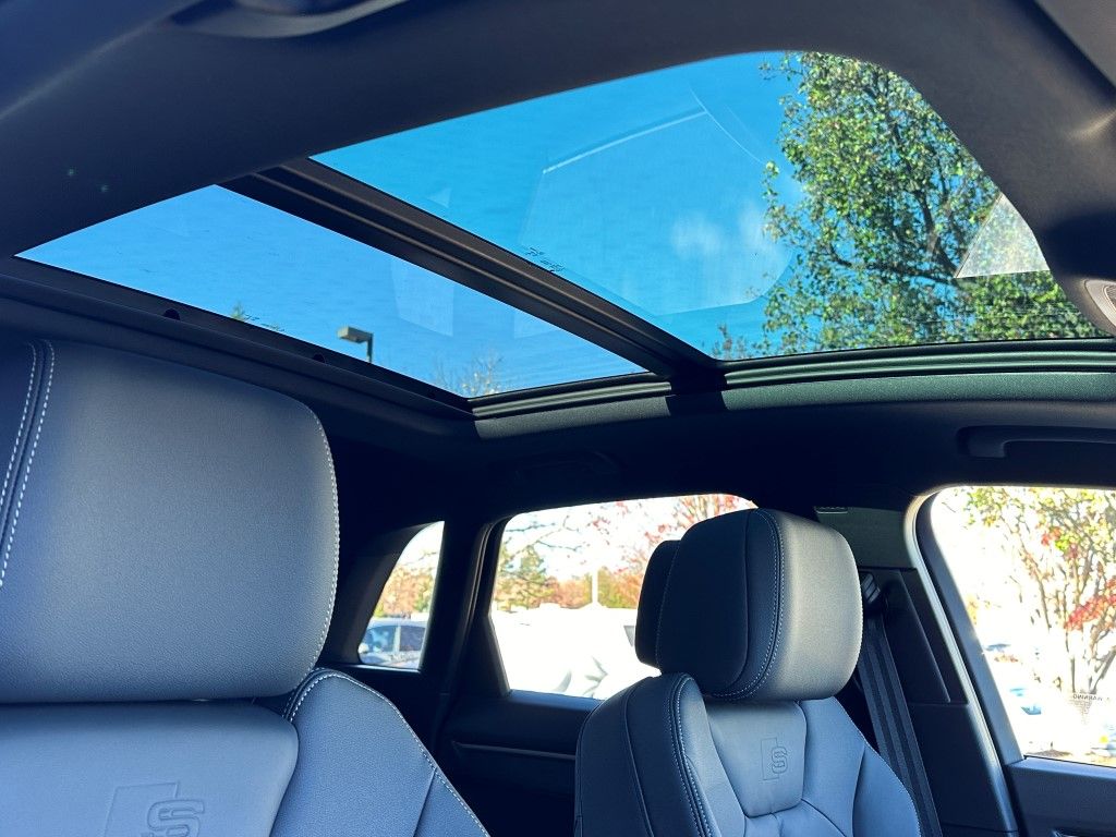 Thumbnail: 2025 Audi Q3 - 9