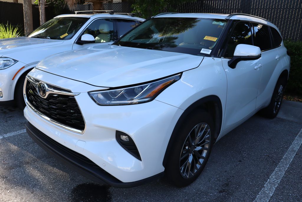 Thumbnail: 2022 Toyota Highlander - 2