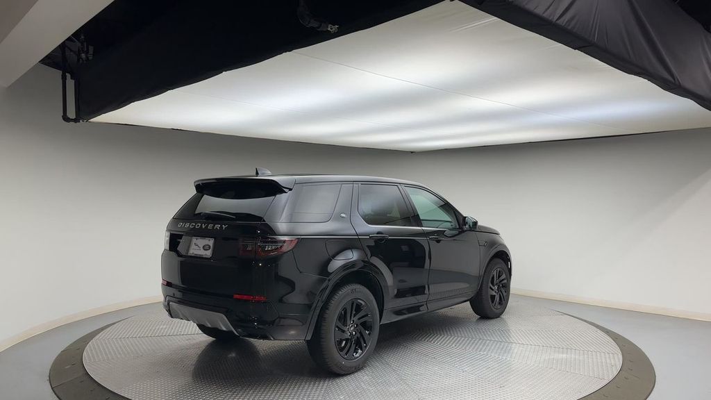2024 Land Rover Discovery Sport S 8