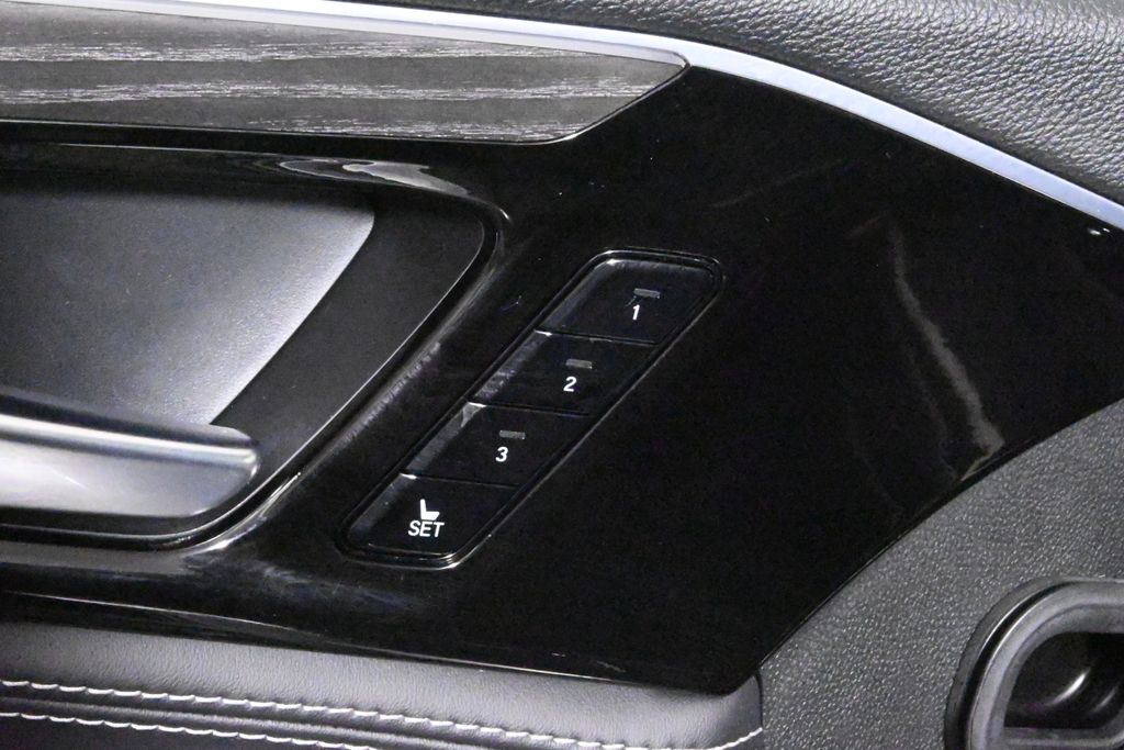 Thumbnail: 2023 Acura MDX - 30