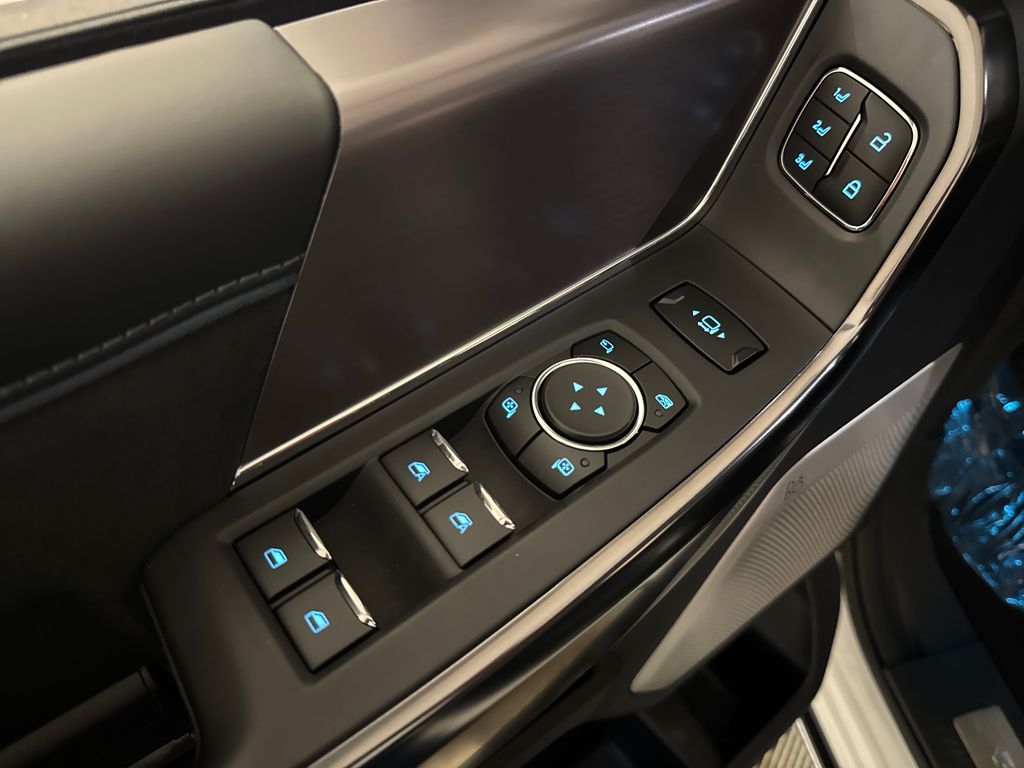 New 2026 White Ford Platinum image 23