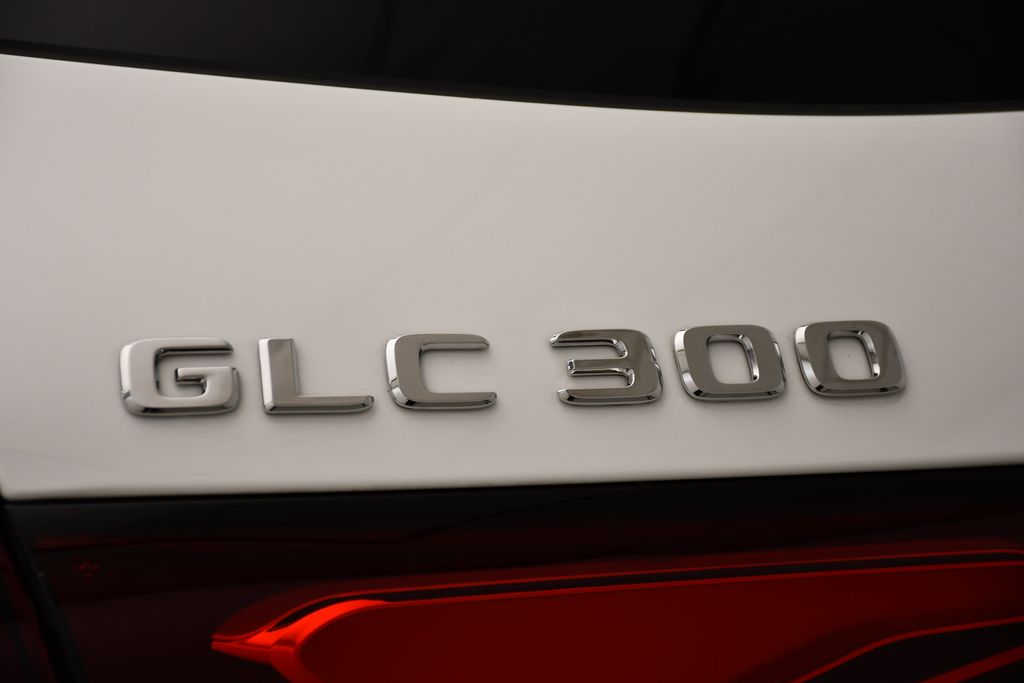 2025 Mercedes-Benz GLC 300 9