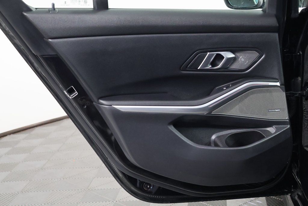 Thumbnail: 2025 BMW 3 Series - 13