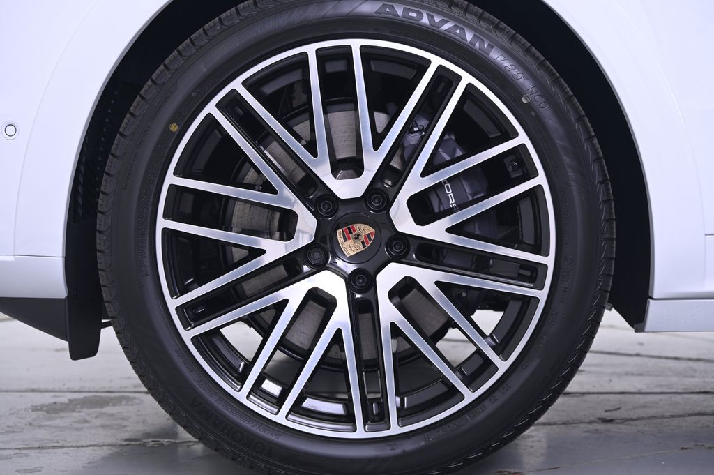 Thumbnail: 2026 Porsche Cayenne - 15