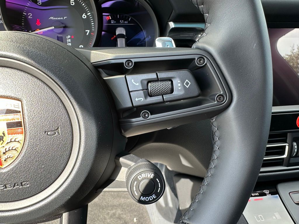 Thumbnail: 2026 Porsche Macan - 15