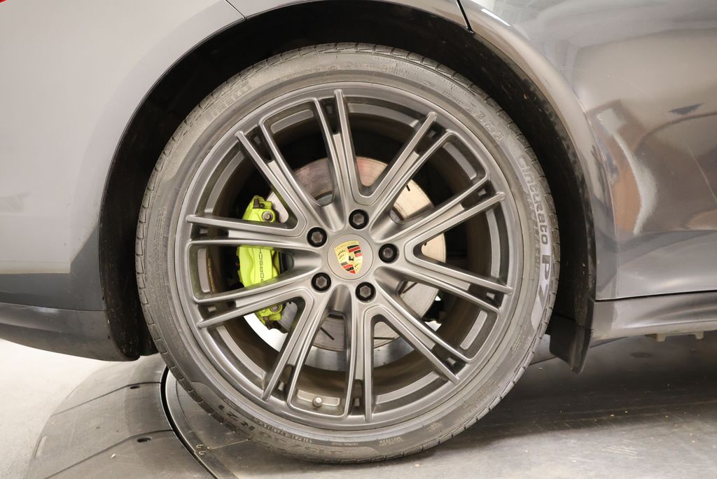 Thumbnail: 2020 Porsche Panamera - 11