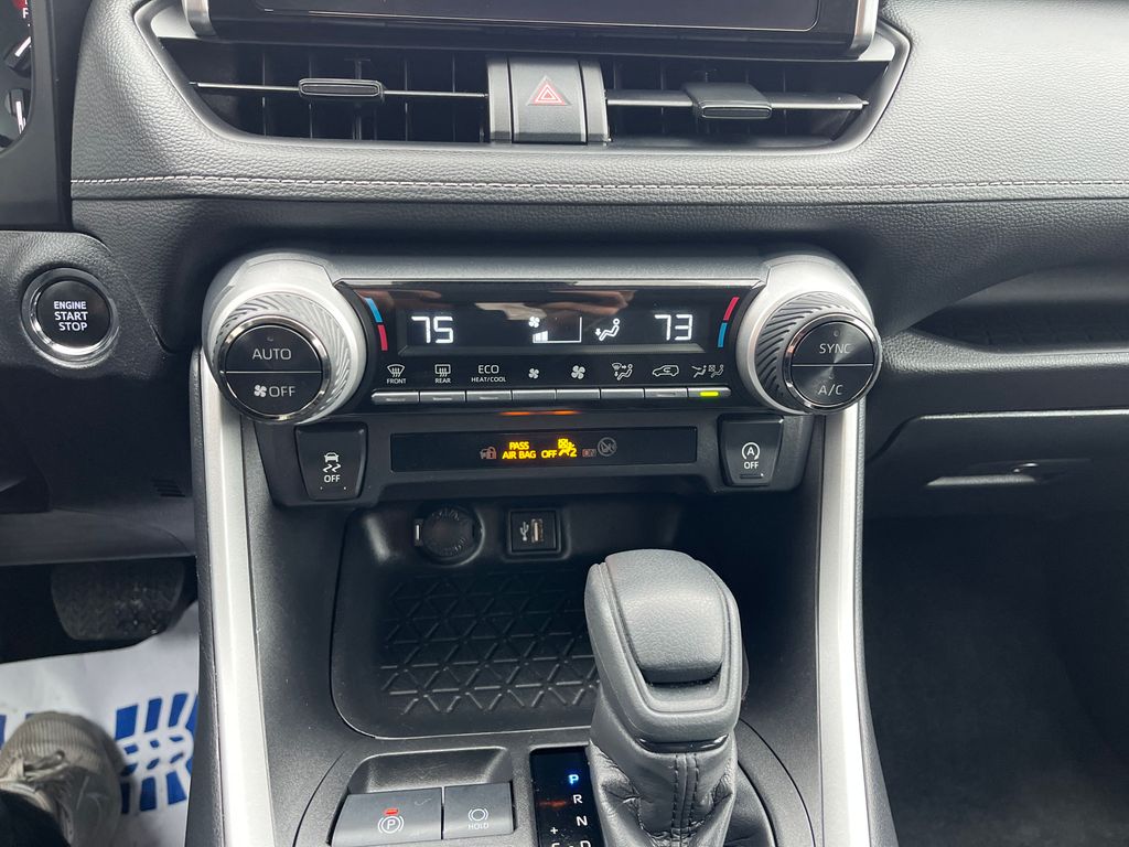 2023 Toyota RAV4 XLE photo