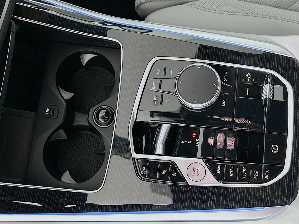 Thumbnail: 2026 BMW X5 - 15