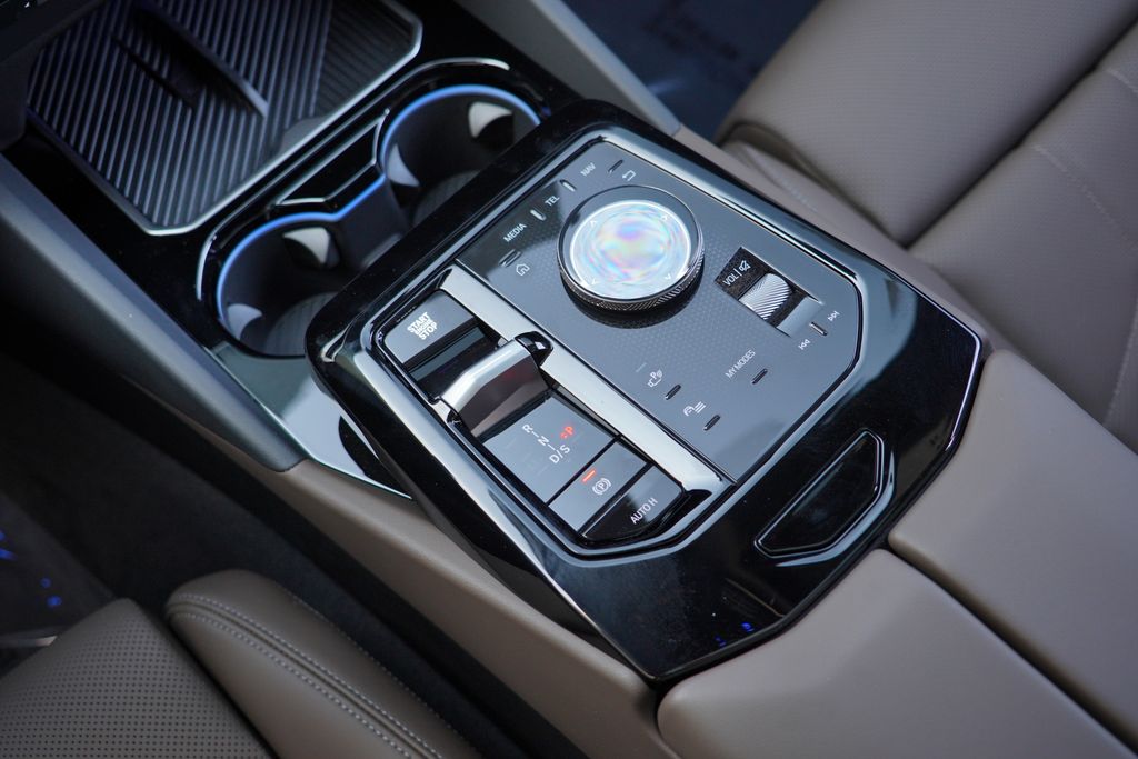 Thumbnail: 2026 BMW 5 Series - 18