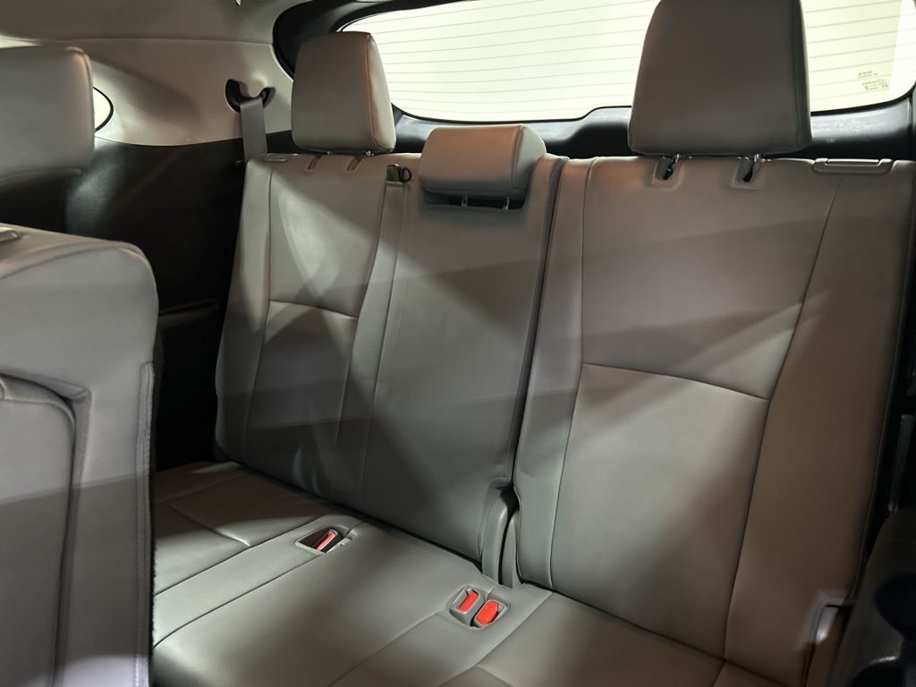 used 2021 Toyota Highlander car, priced at $34,908