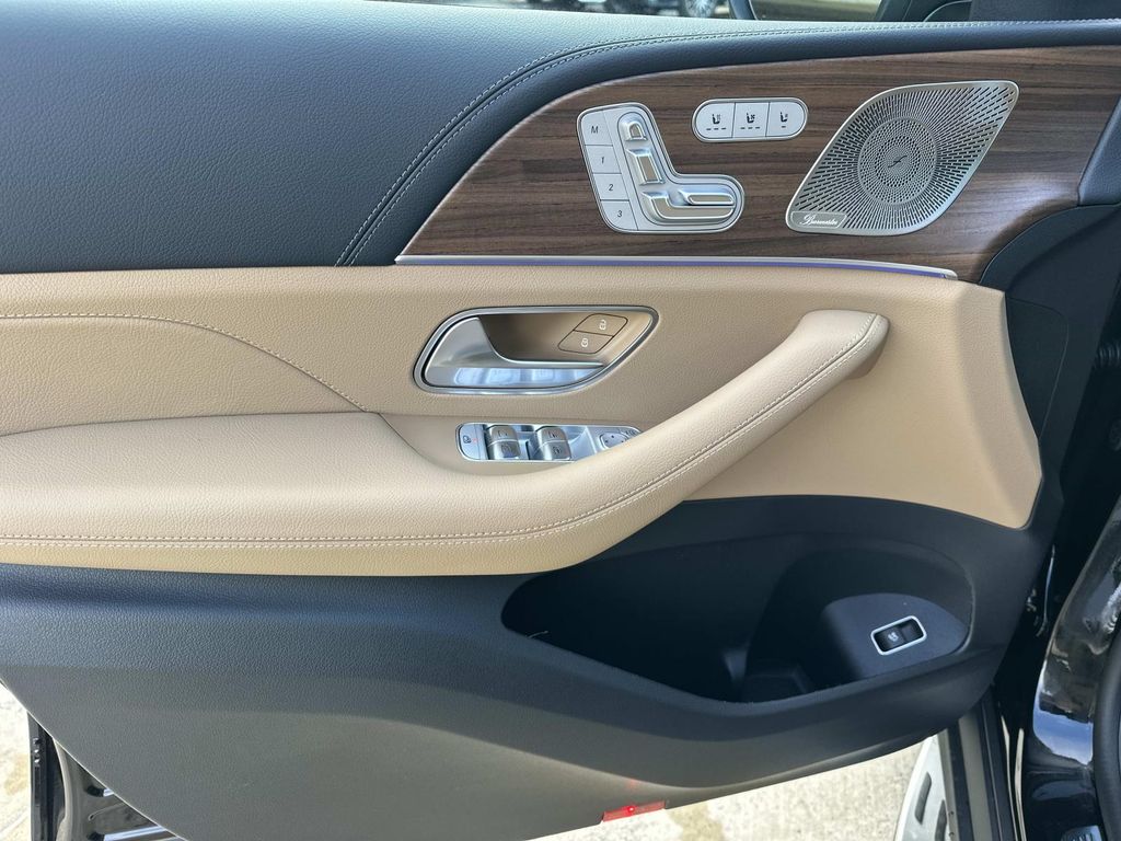 Thumbnail: 2026 Mercedes-Benz GLE - 24