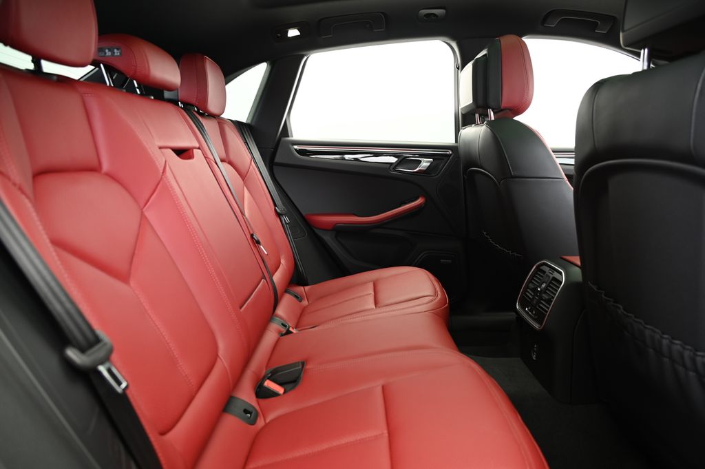 Thumbnail: 2025 Porsche Macan - 18