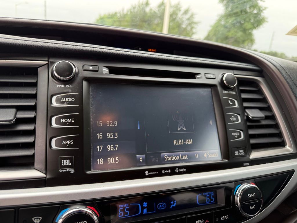 Thumbnail: 2018 Toyota Highlander - 18