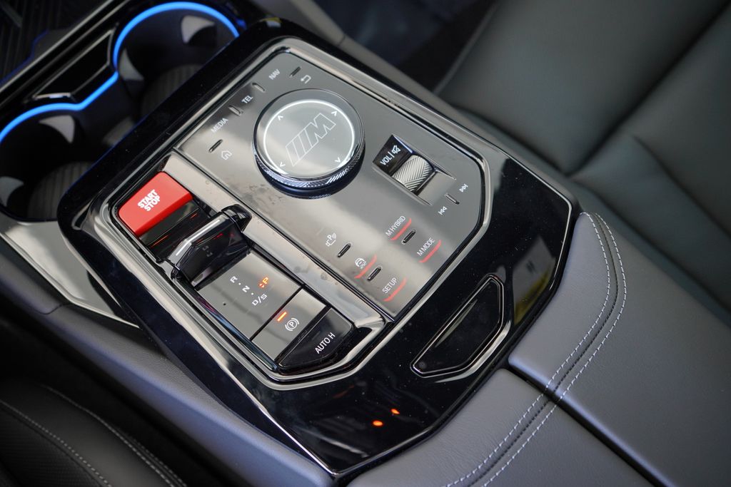 Thumbnail: 2026 BMW M5 - 21