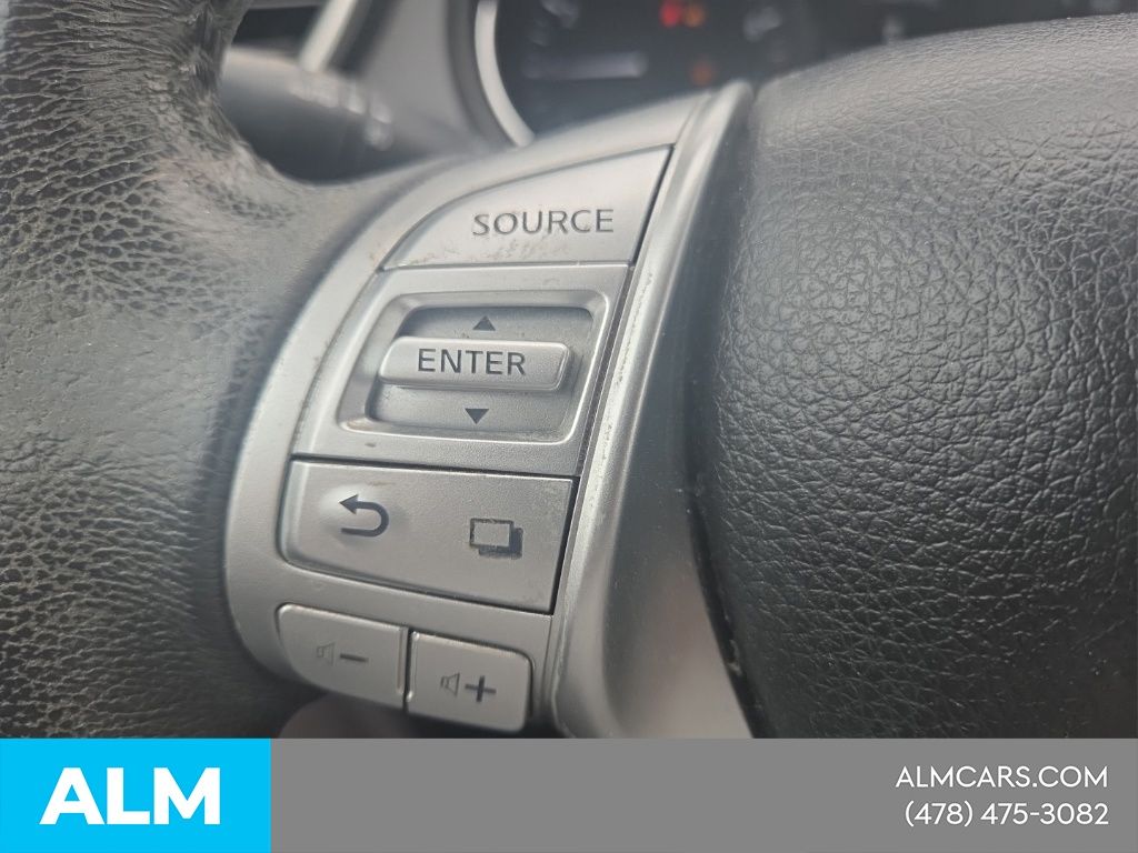 Used 2015 White Nissan SL image 17