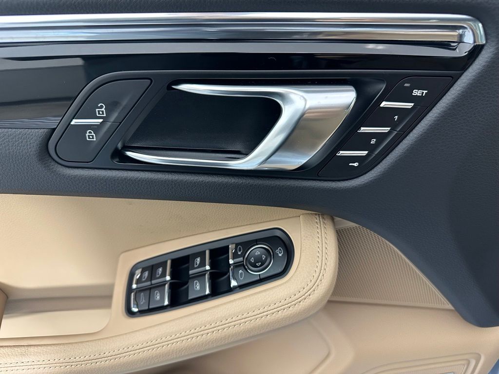 Thumbnail: 2026 Porsche Macan - 18