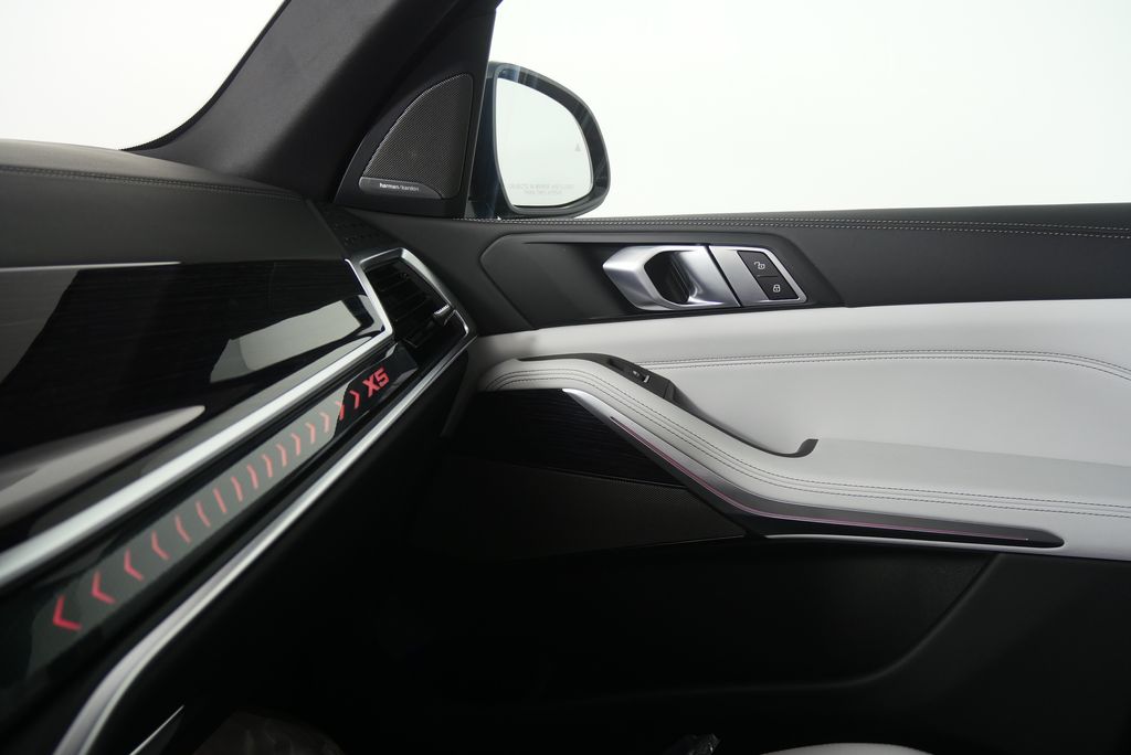 Thumbnail: 2026 BMW X5 - 25