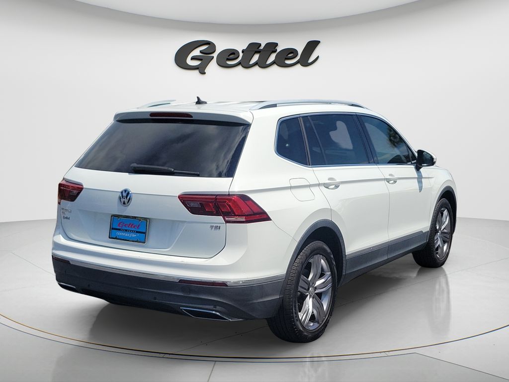 Used 2018 White Volkswagen 2.0T SEL Premium image 5