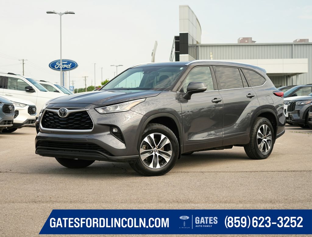 Magnetic Gray Metallic 2020 Toyota Highlander XLE AWD SUV / Crossover All-Wheel Drive 8-Speed Automatic