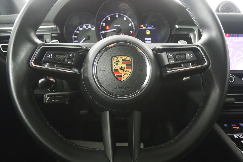 Thumbnail: 2022 Porsche Macan - 19