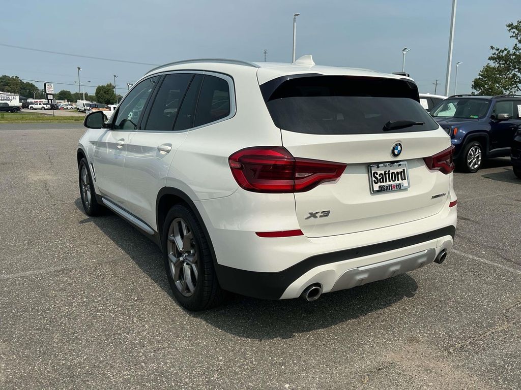 Used 2021 White BMW xDrive30e image 7