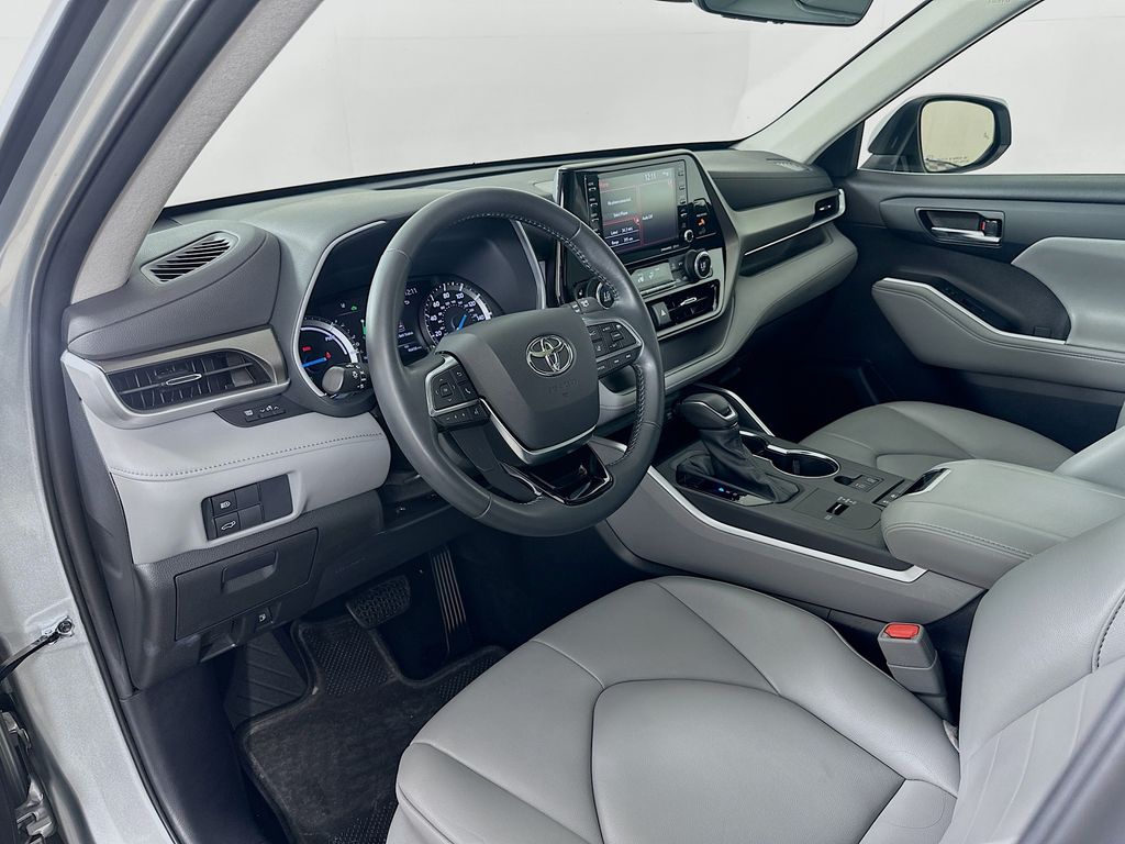 Thumbnail: 2021 Toyota Highlander - 9