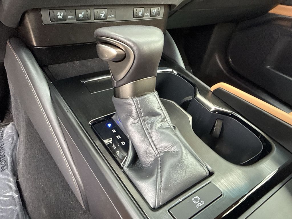 Thumbnail: 2025 Lexus ES - 20