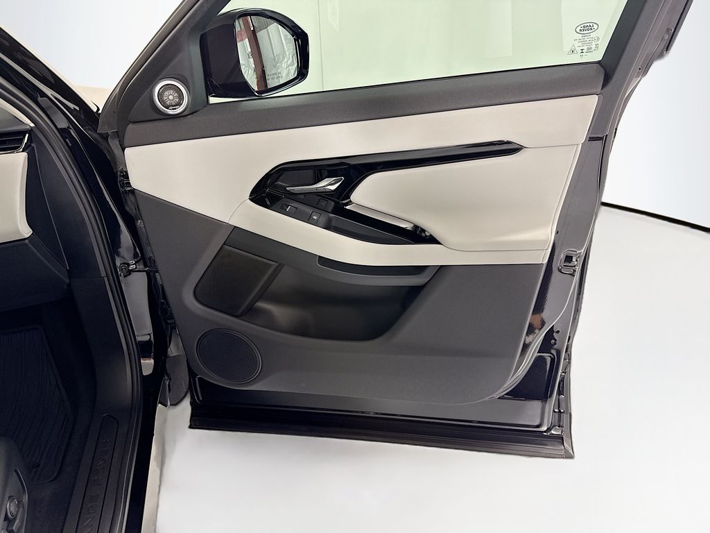 Thumbnail: 2025 Land Rover Range Rover Evoque - 25