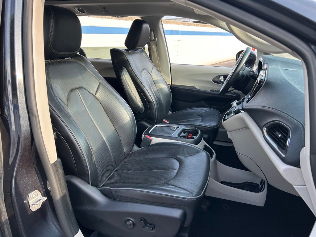 Thumbnail: 2019 Chrysler Pacifica - 28