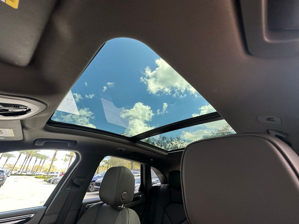 Thumbnail: 2023 Porsche Macan - 24