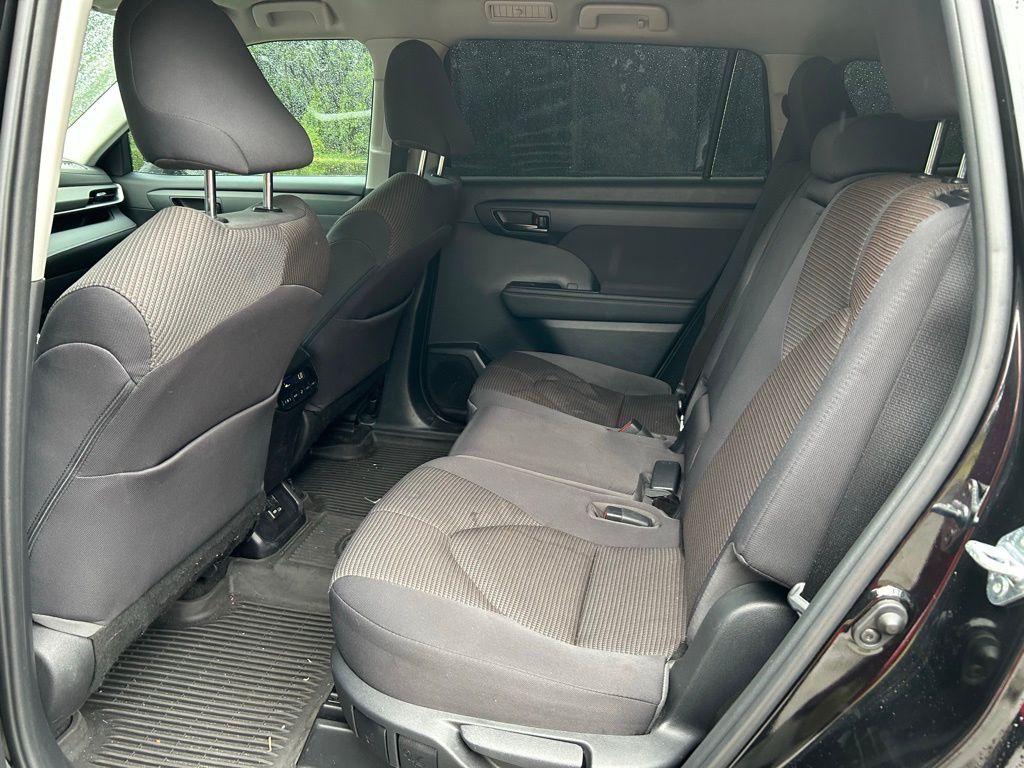 2023 Toyota Highlander LE 13