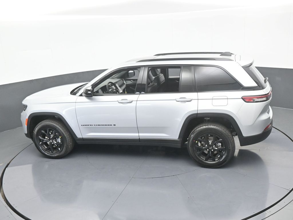 New 2025 Silver Zynith Jeep Altitude X image 43