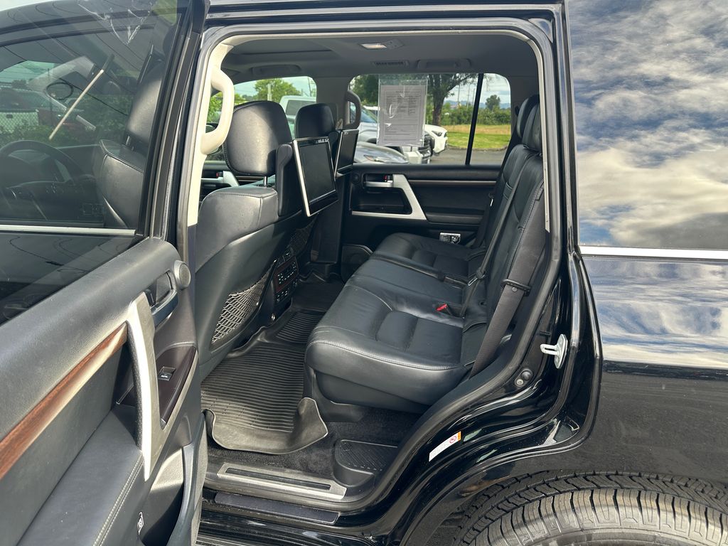 2016 Toyota Land Cruiser Base