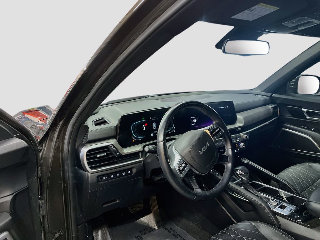 Used 2024 Green Kia EX X-Line image 9